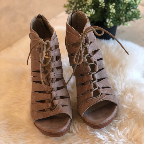 Stuart Weitzman lace-up sandals - Picture 3 of 7